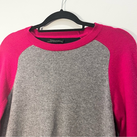 Banana Republic Extra Fine Merino Wool Crew Neck Rib Knit Sweater Gray Pink Navy - Picture 5 of 10